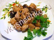 приготовление блюд из сметаны: пошаговый рецепт Индейка тушеная с черносливом с фото