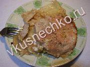 приготовление блюд из свинины: пошаговый рецепт Свинина запеченная на капустных листах с фото
