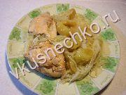 приготовление блюд из яблок: пошаговый рецепт Курица тушеная с яблоками и капустой с фото