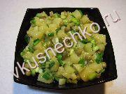 приготовление блюд из огурцов: пошаговый рецепт Картофельный салат с зеленым луком с фото